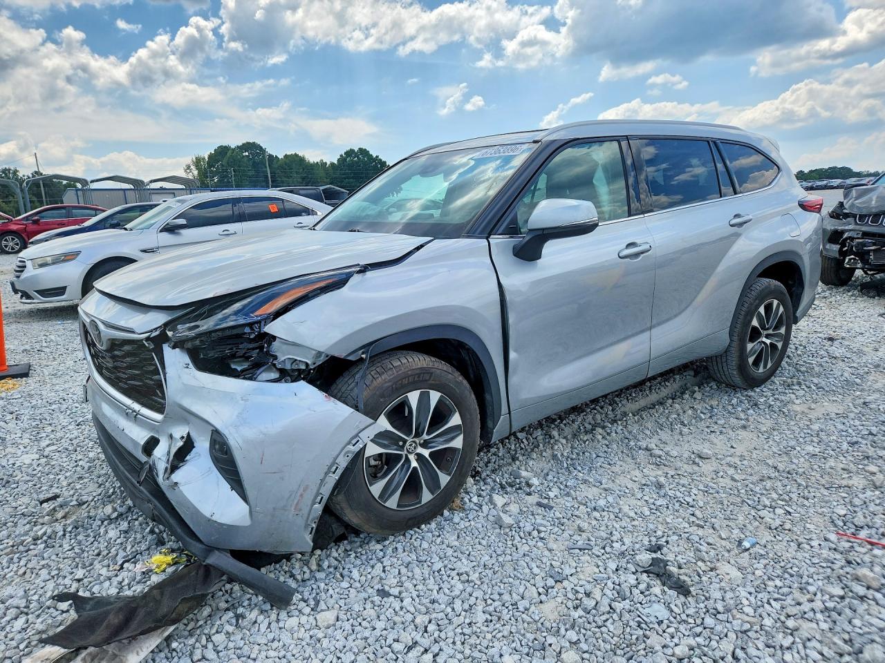 2022 TOYOTA HIGHLANDER XLE | 5TDGZRAH0NS117756 | UPCARS