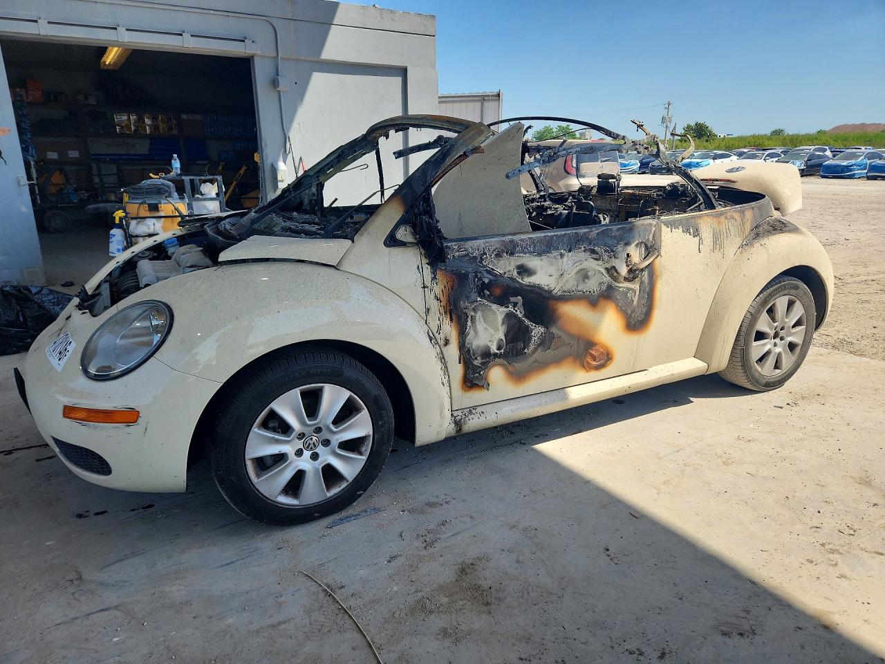 2010 VOLKSWAGEN BEETLE | 3VWRW3AL3AM003275 | UPCARS