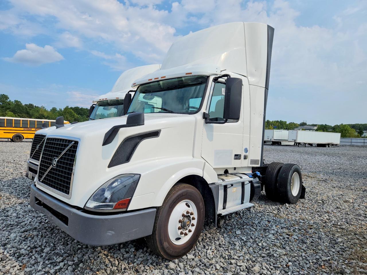 2017 VOLVO VN SEMI TRUCK | 4V4N39TG4HN987974 | UPCARS