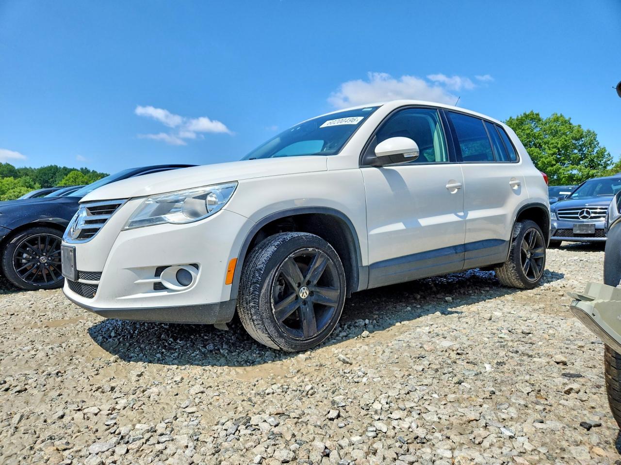 2011 VOLKSWAGEN TIGUAN S | WVGBV7AX9BW543227 | UPCARS