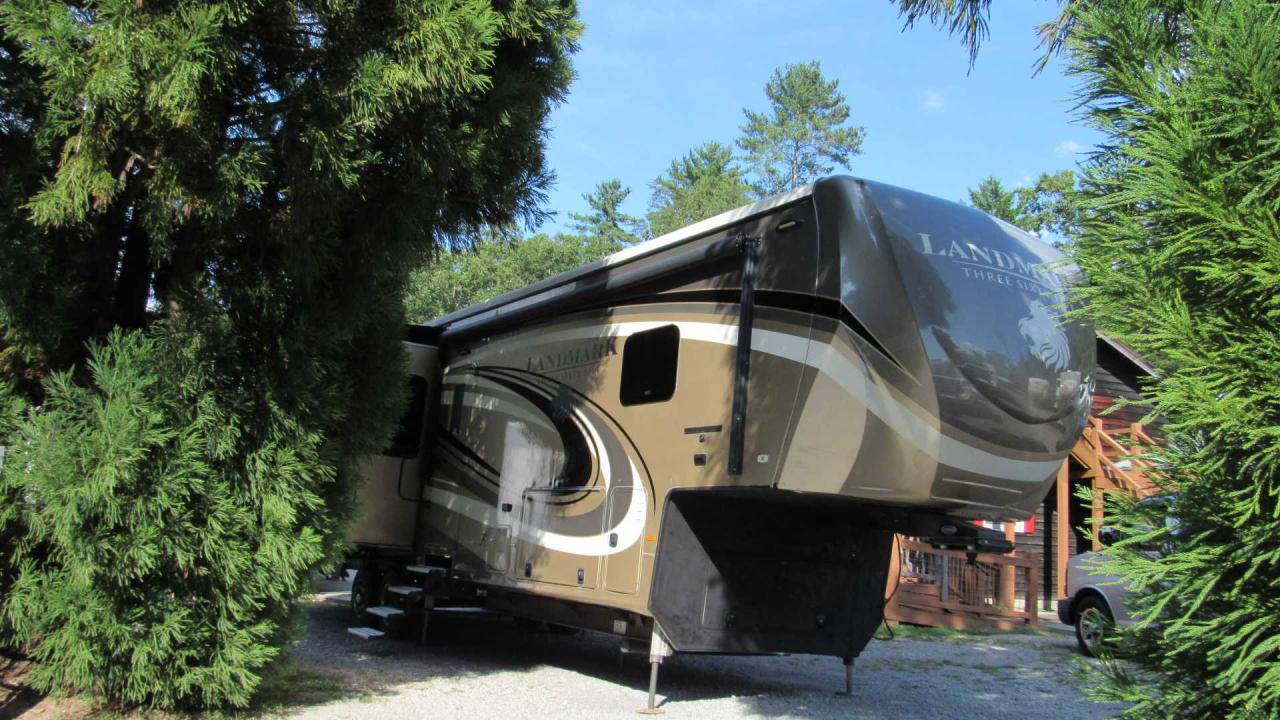 2016 HEARTLAND LANDMARK CAMPER | 5SFBG4223GE316769 | UPCARS