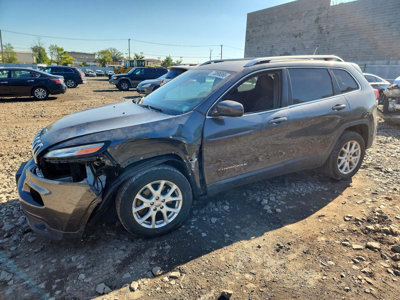 2015 JEEP CHEROKEE LATITUDE | 1C4PJLCB6FW761020 | UPCARS