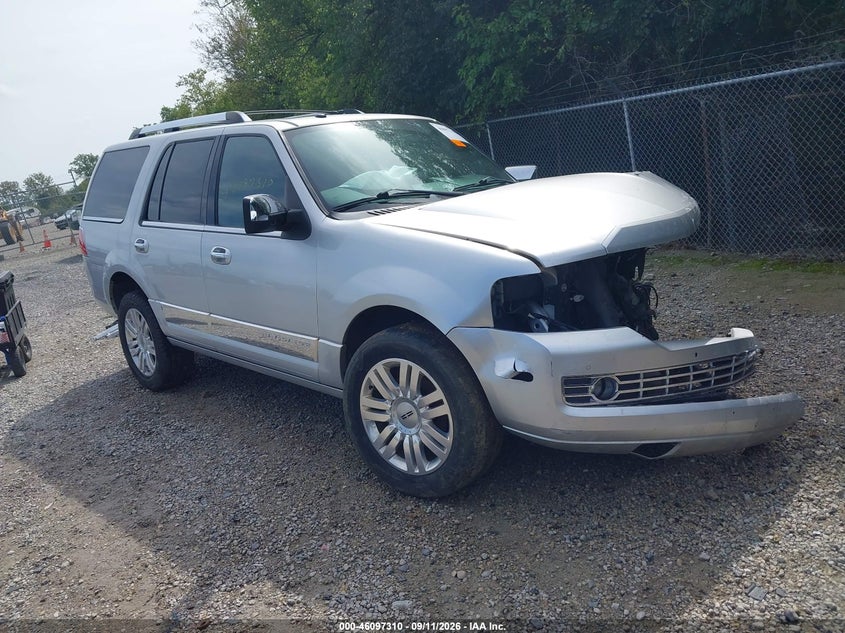 2014 LINCOLN NAVIGATOR | 5LMJJ2H5XEEL08874 | UPCARS