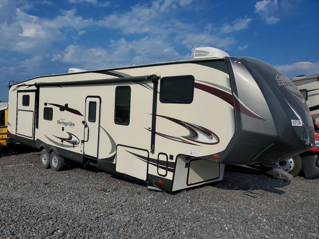 2017 FOREST RIVER HERITAGE G LEN CAMPER | 4X4FWBM26HU013205 | UPCARS