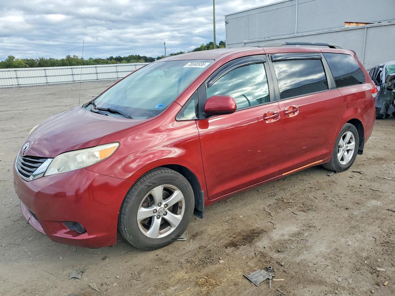 2011 TOYOTA SIENNA LE | 5TDKK3DC5BS074815 | UPCARS
