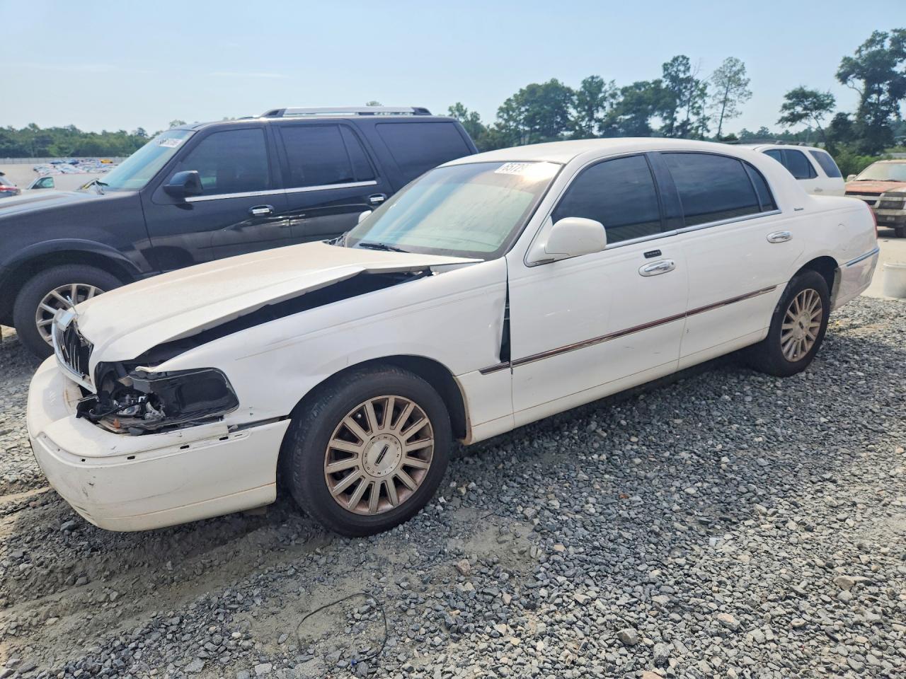 2003 LINCOLN TOWNCAR EXECUTIVE | 1LNHM81W13Y626697 | UPCARS