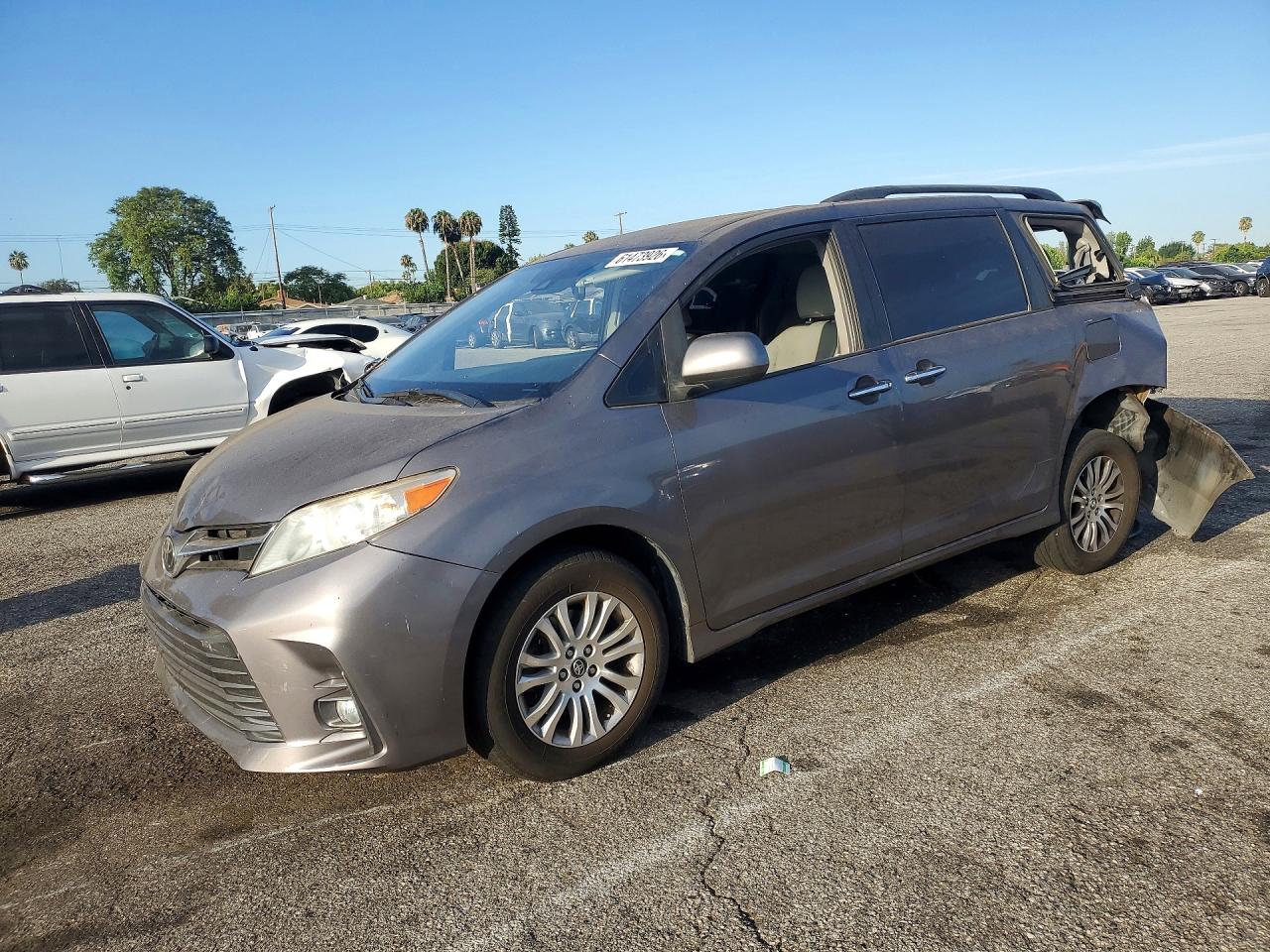 2018 TOYOTA SIENNA XLE PREMIUM 8-PASSENGER | 5TDYZ3DC4JS915849 | UPCARS