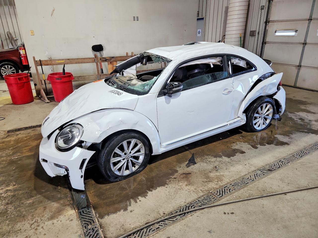 2018 VOLKSWAGEN BEETLE S | 3VWFD7AT4JM709963 | UPCARS