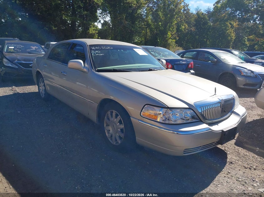 2010 LINCOLN TOWN CAR SIGNATURE LIMITED | 2LNBL8CV6AX623059 | UPCARS
