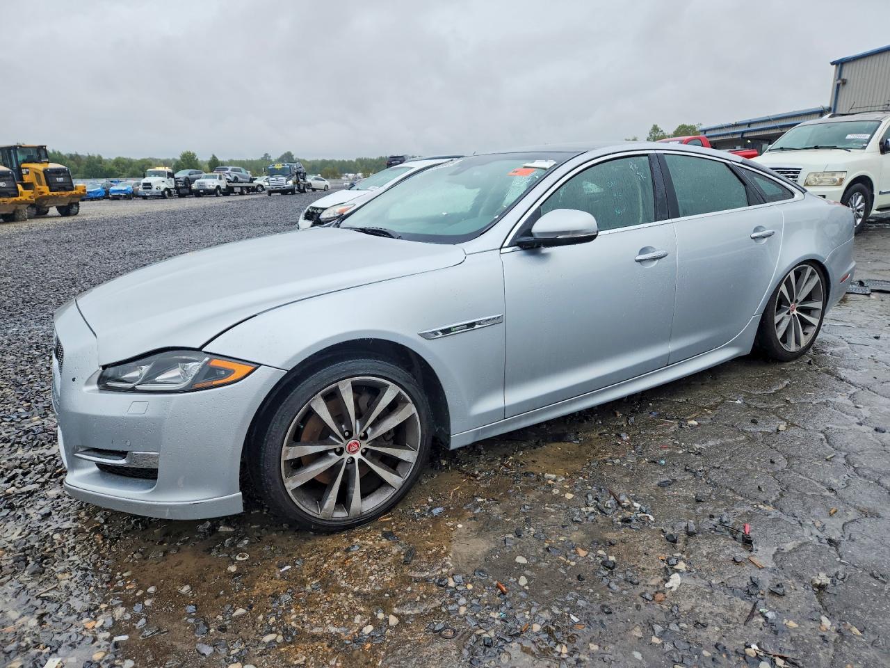 2017 JAGUAR XJ | SAJWA1C71H8W11014 | UPCARS