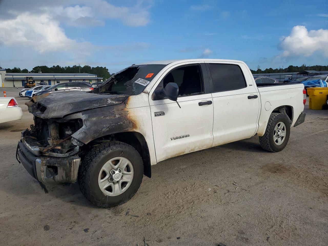 2018 TOYOTA TUNDRA CREWMAX SR5 | 5TFDW5F15JX742772 | UPCARS