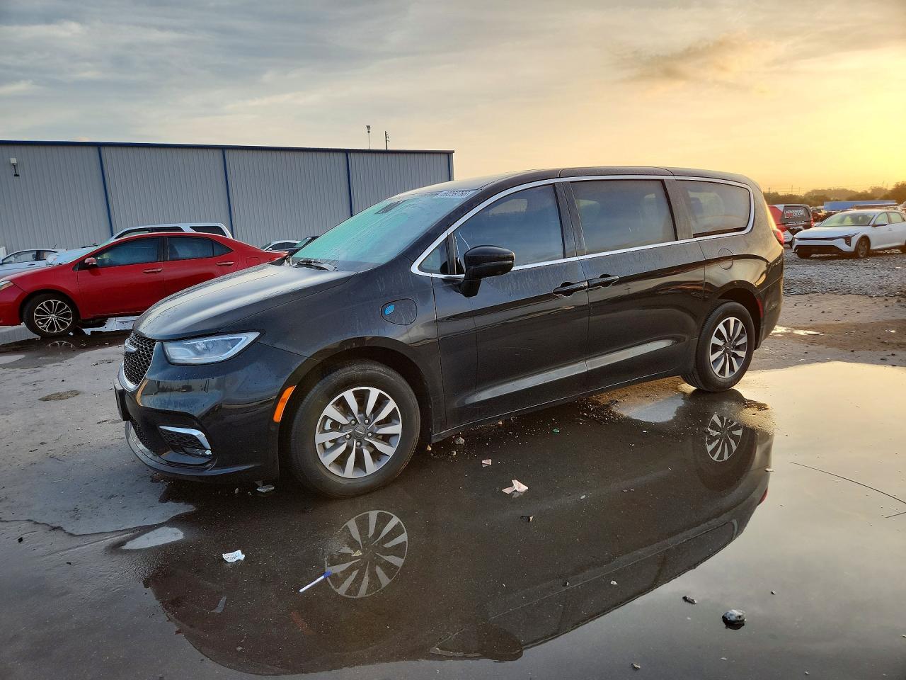 2023 CHRYSLER PACIFICA HYBRID TOURING L | 2C4RC1L79PR572679 | UPCARS