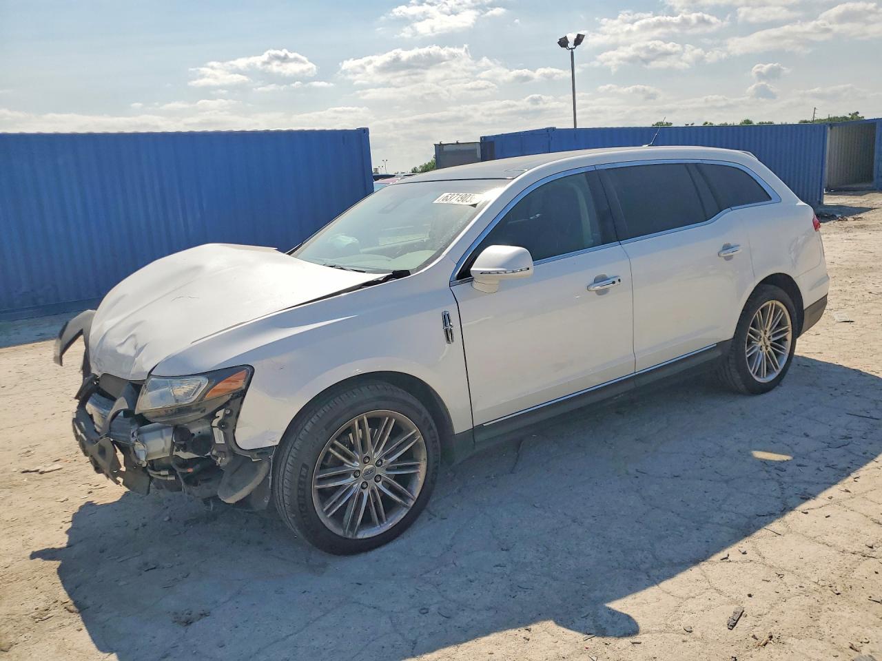2016 LINCOLN MKT | 2LMHJ5AT8GBL00514 | UPCARS