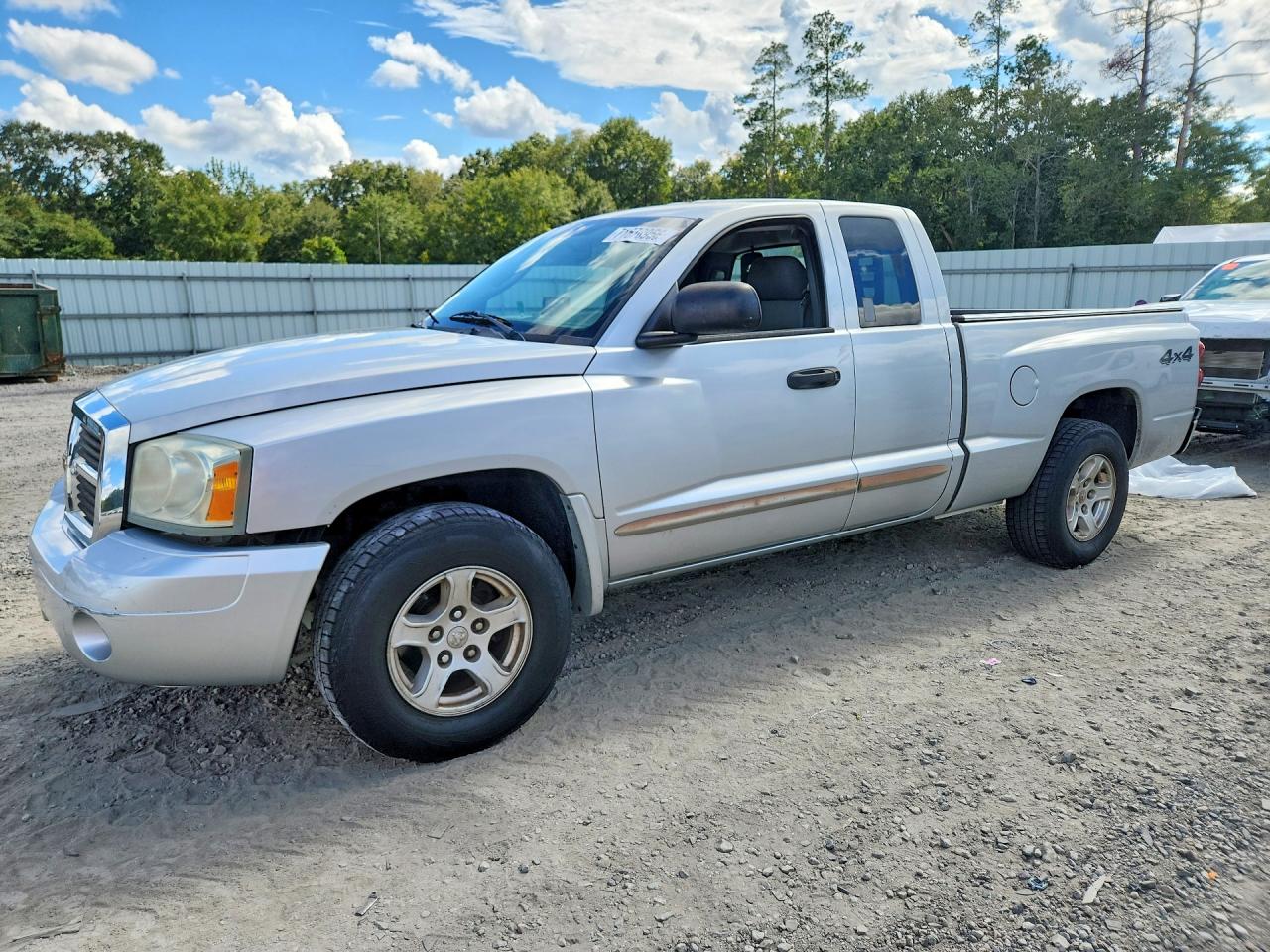 2005 DODGE DAKOTA SLT | 1D7HW42N55S110447 | UPCARS