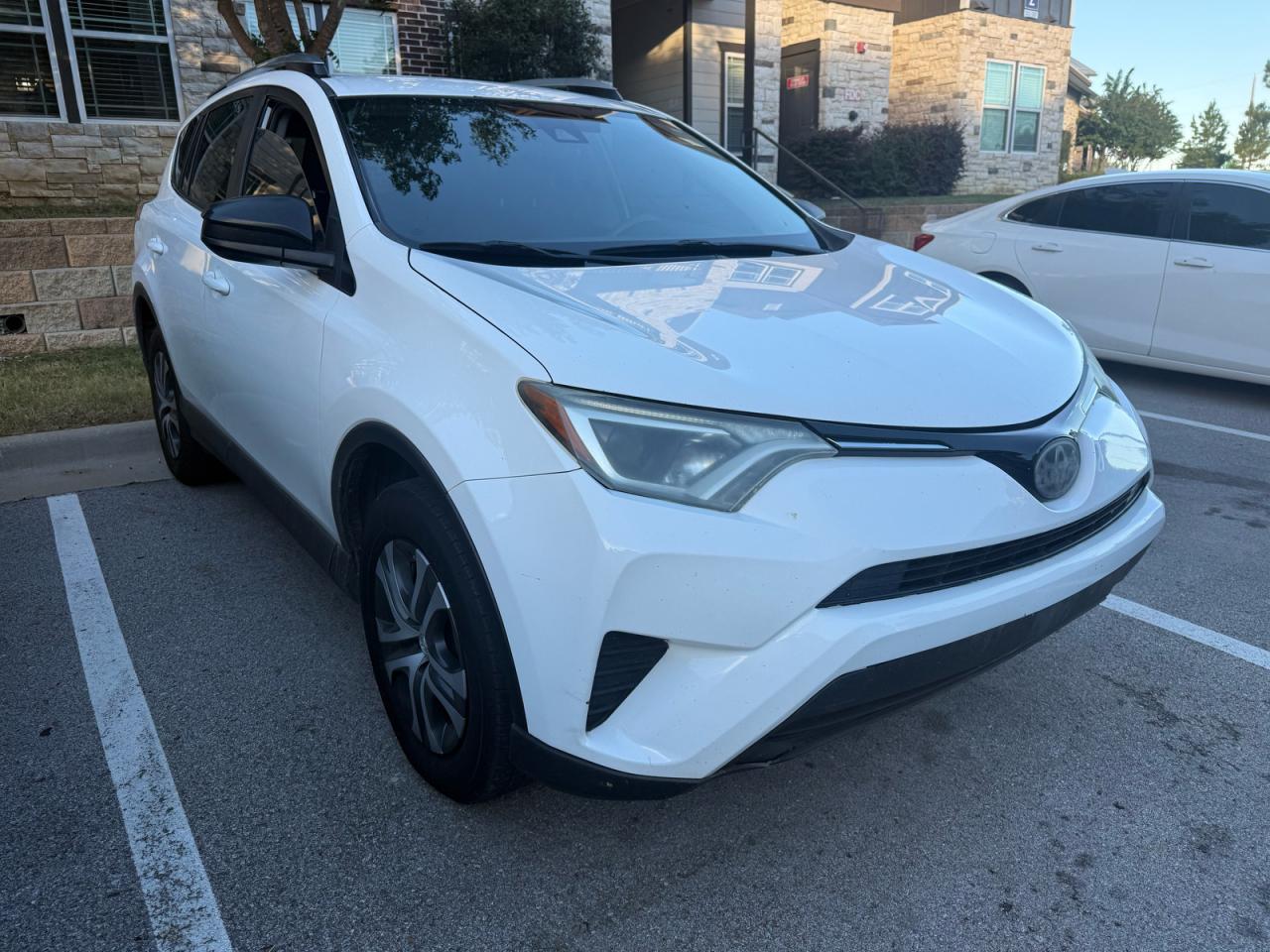 2018 TOYOTA RAV4 LE | JTMZFREV2JJ724525 | UPCARS