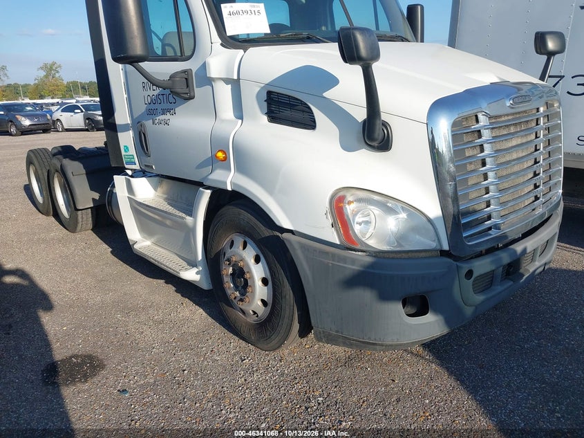 2014 FREIGHTLINER CASCADIA 113 | 3AKJGBDV4ESFZ2123 | UPCARS