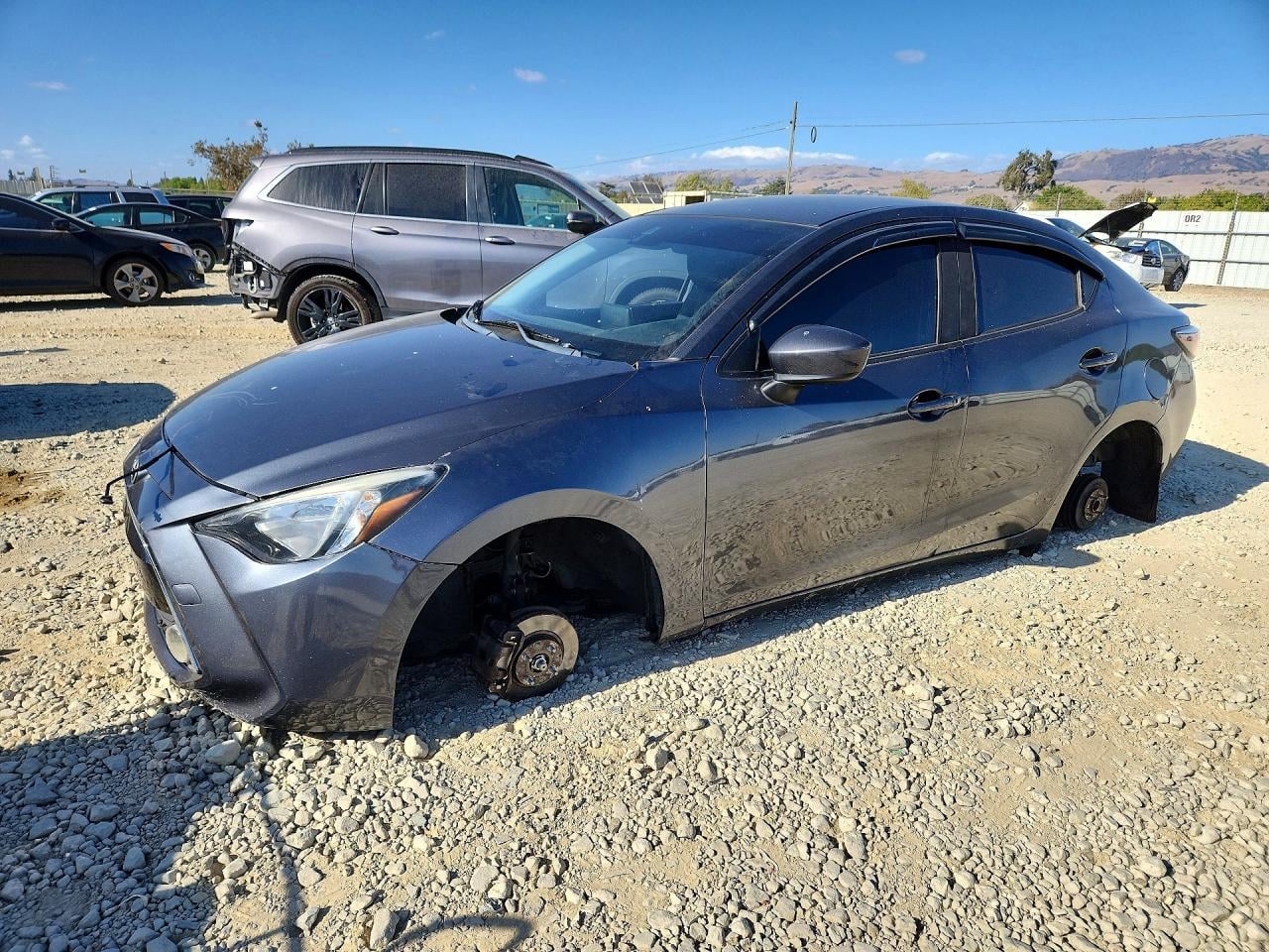 2018 TOYOTA YARIS BASE | 3MYDLBYV1JY313460 | UPCARS
