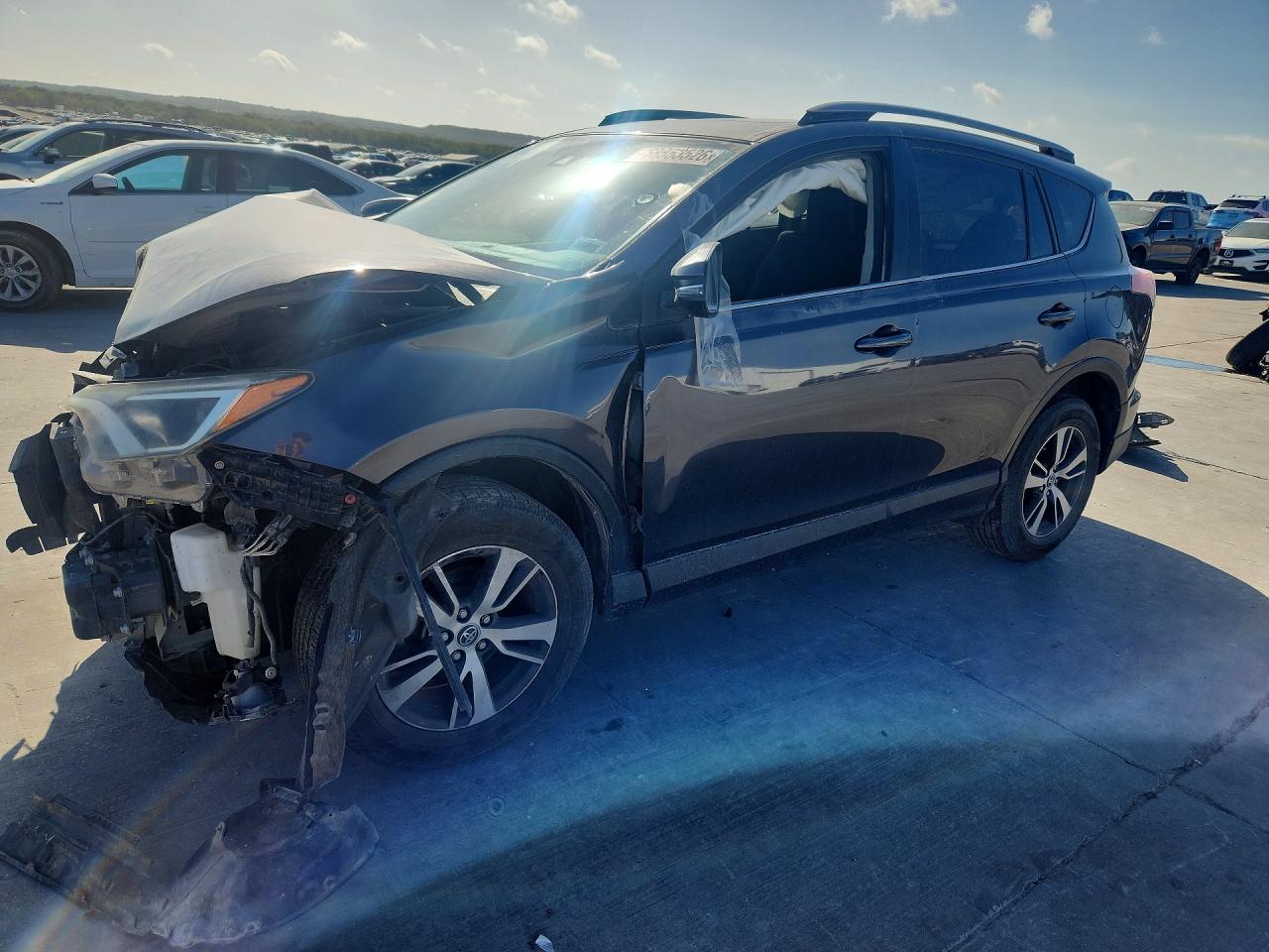 2018 TOYOTA RAV4 XLE | JTMWFREV2JJ732661 | UPCARS