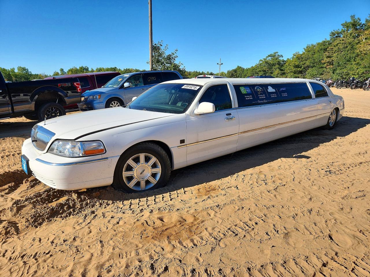 2008 LINCOLN TOWNCAR EXECUTIVE | 2L1FM88W88X634401 | UPCARS
