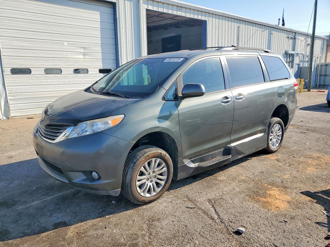 2013 TOYOTA SIENNA XLE 8-PASSENGER | 5TDYK3DC2DS379900 | UPCARS