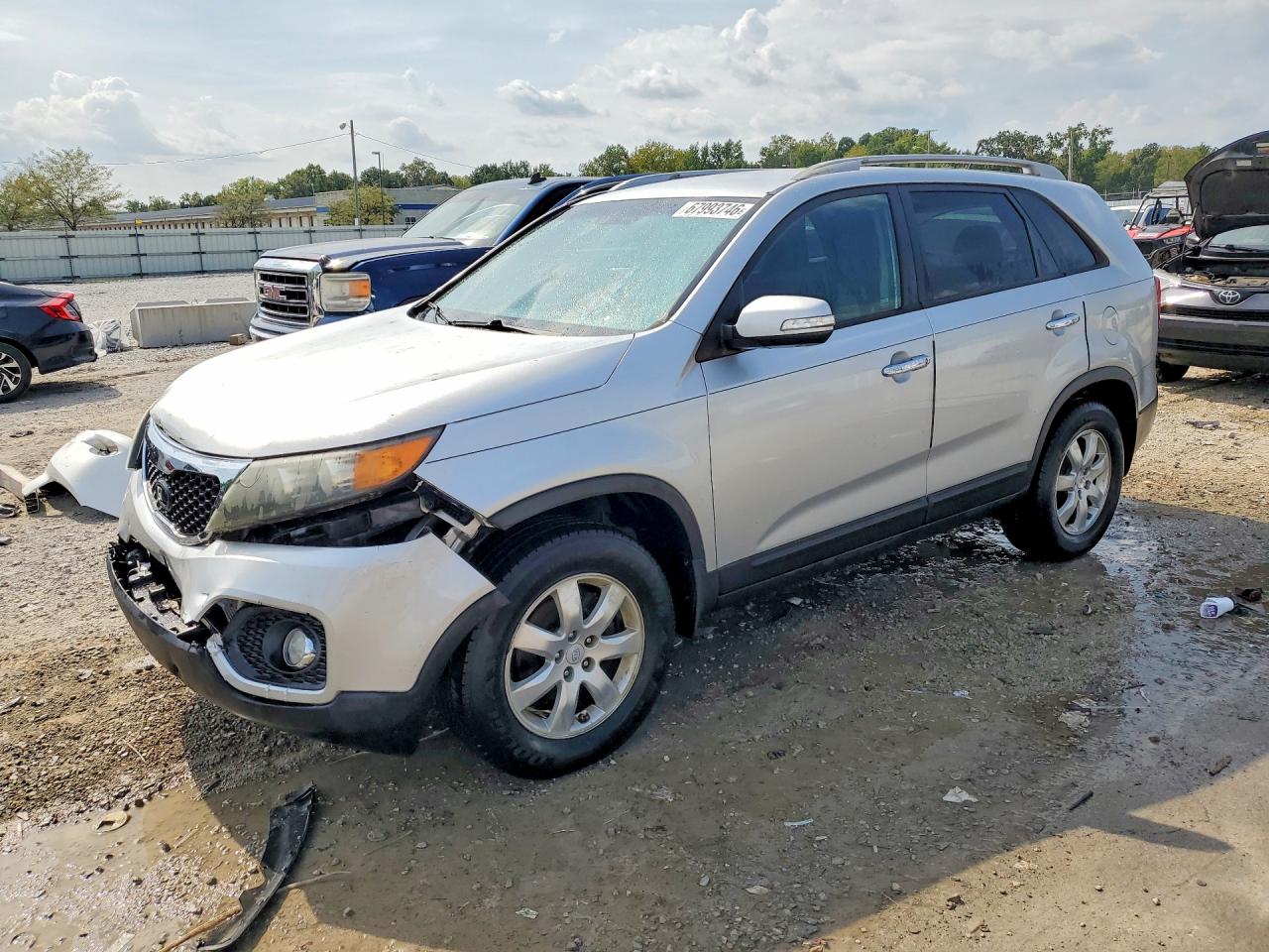2011 KIA SORENTO LX | 5XYKT3A16BG173950 | UPCARS