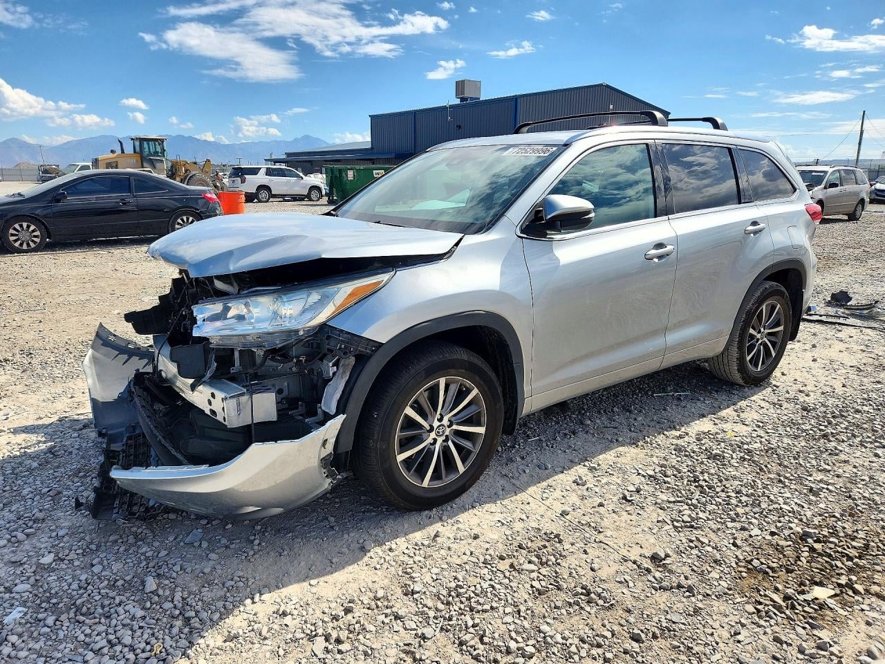 2018 TOYOTA HIGHLANDER XLE | 5TDJZRFH5JS529566 | UPCARS