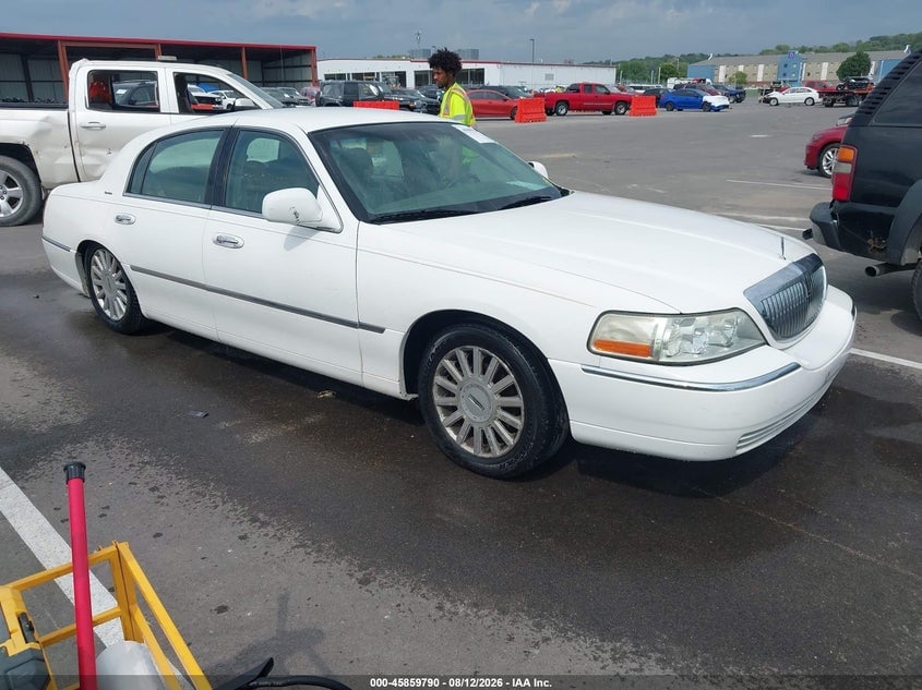 2005 LINCOLN TOWN CAR SIGNATURE | 1LNHM81W45Y622954 | UPCARS
