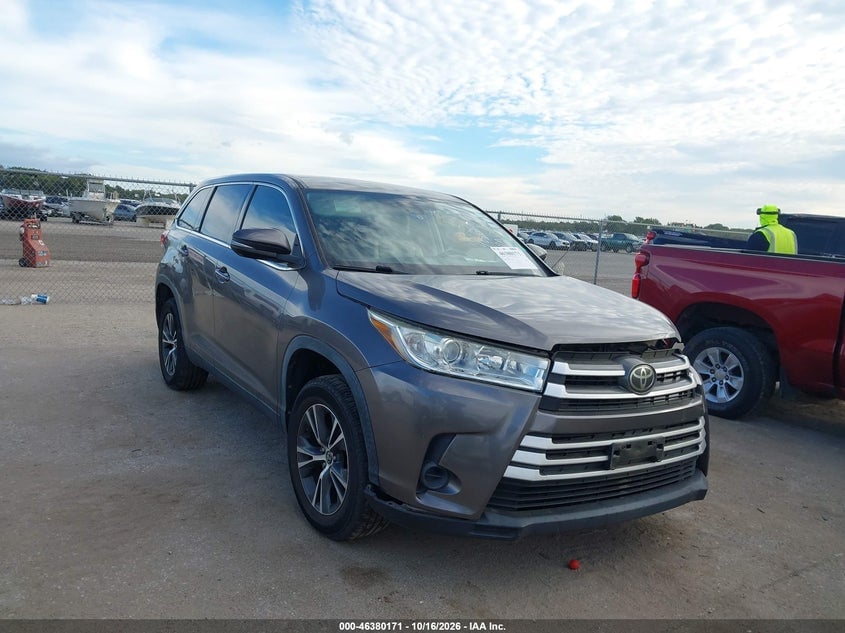2019 TOYOTA HIGHLANDER LE | 5TDZZRFH0KS296636 | UPCARS