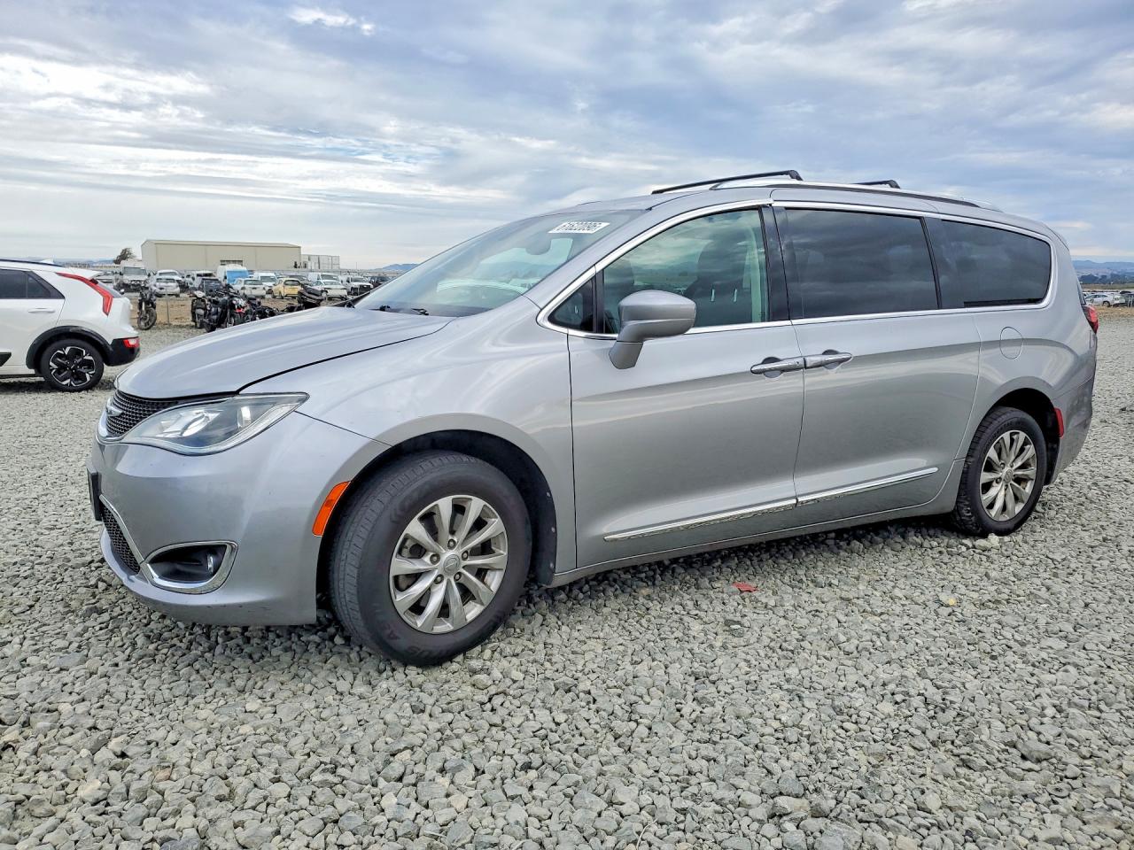2019 CHRYSLER PACIFICA TOURING L | 2C4RC1BG5KR583284 | UPCARS