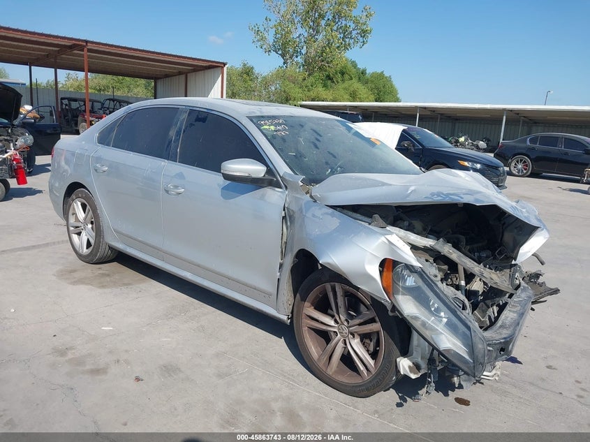 2015 VOLKSWAGEN PASSAT 1.8T SE | 1VWBT7A38FC013648 | UPCARS