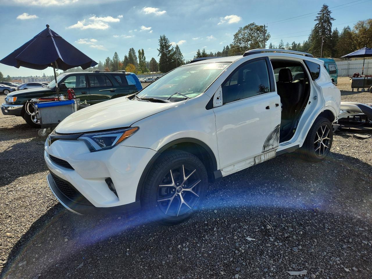 2016 TOYOTA RAV4 SE | JTMJFREV6GJ052023 | UPCARS