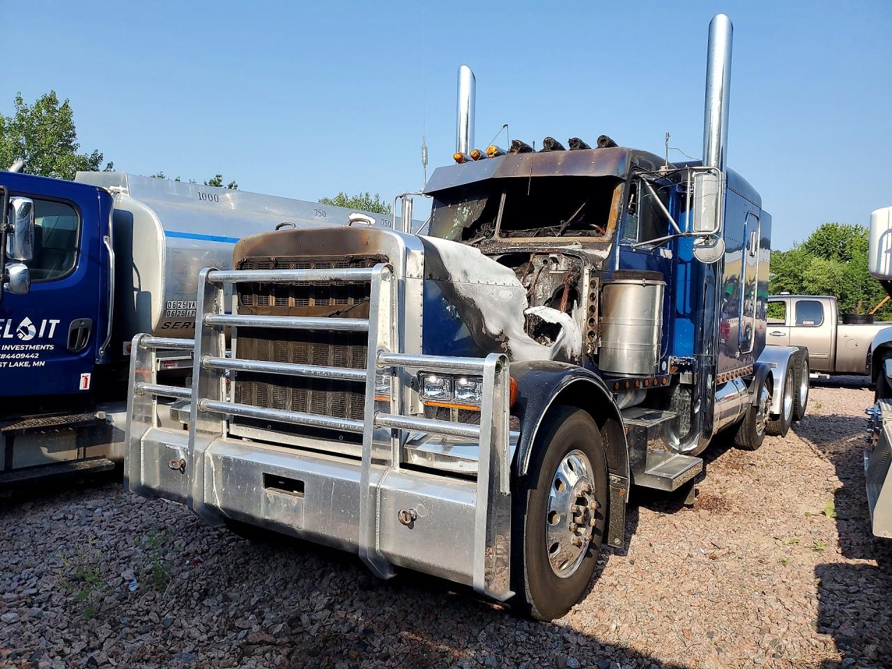 2001 PETERBILT ALL OTHER SEMI TRUCK | 1XP5DB9X81D563456 | UPCARS