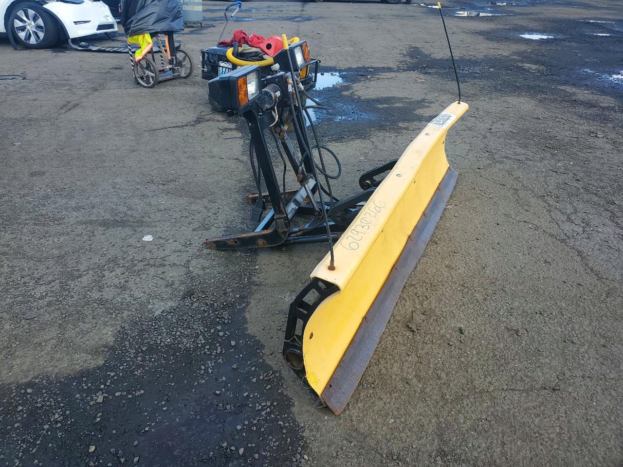 2016 URWI UNKNOWN SNOW PLOW | 27549 | UPCARS