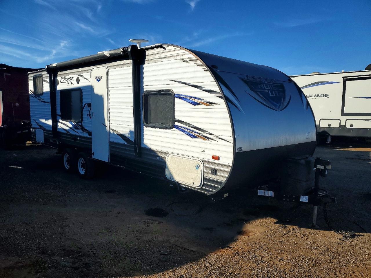 2018 FOREST RIVER SALEM CRUI CAMPER | 4X4TSMB29J7416144 | UPCARS