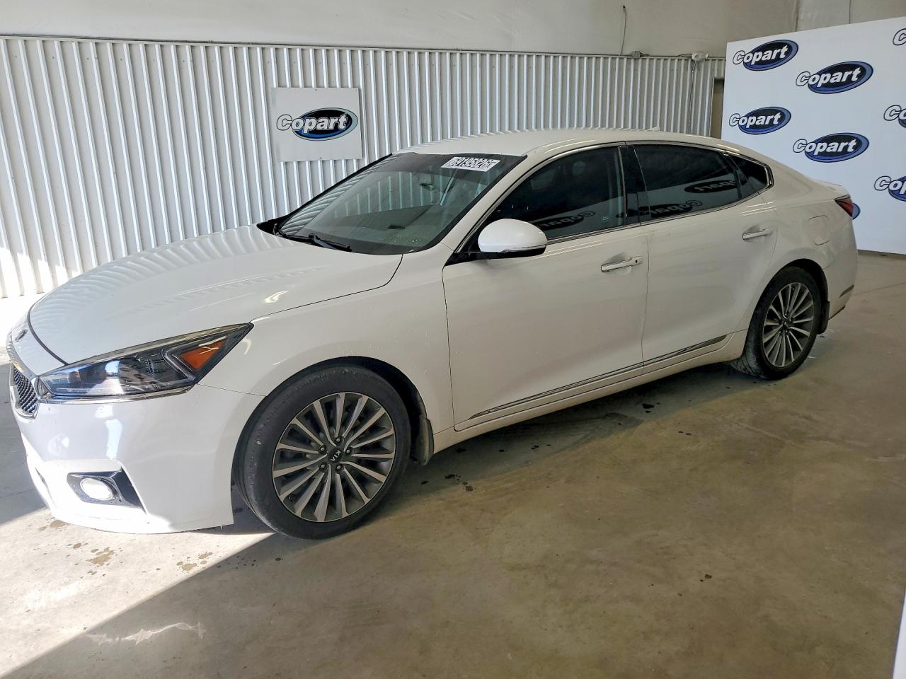 2018 KIA CADENZA PREMIUM | KNALB4J1XJ5127376 | UPCARS
