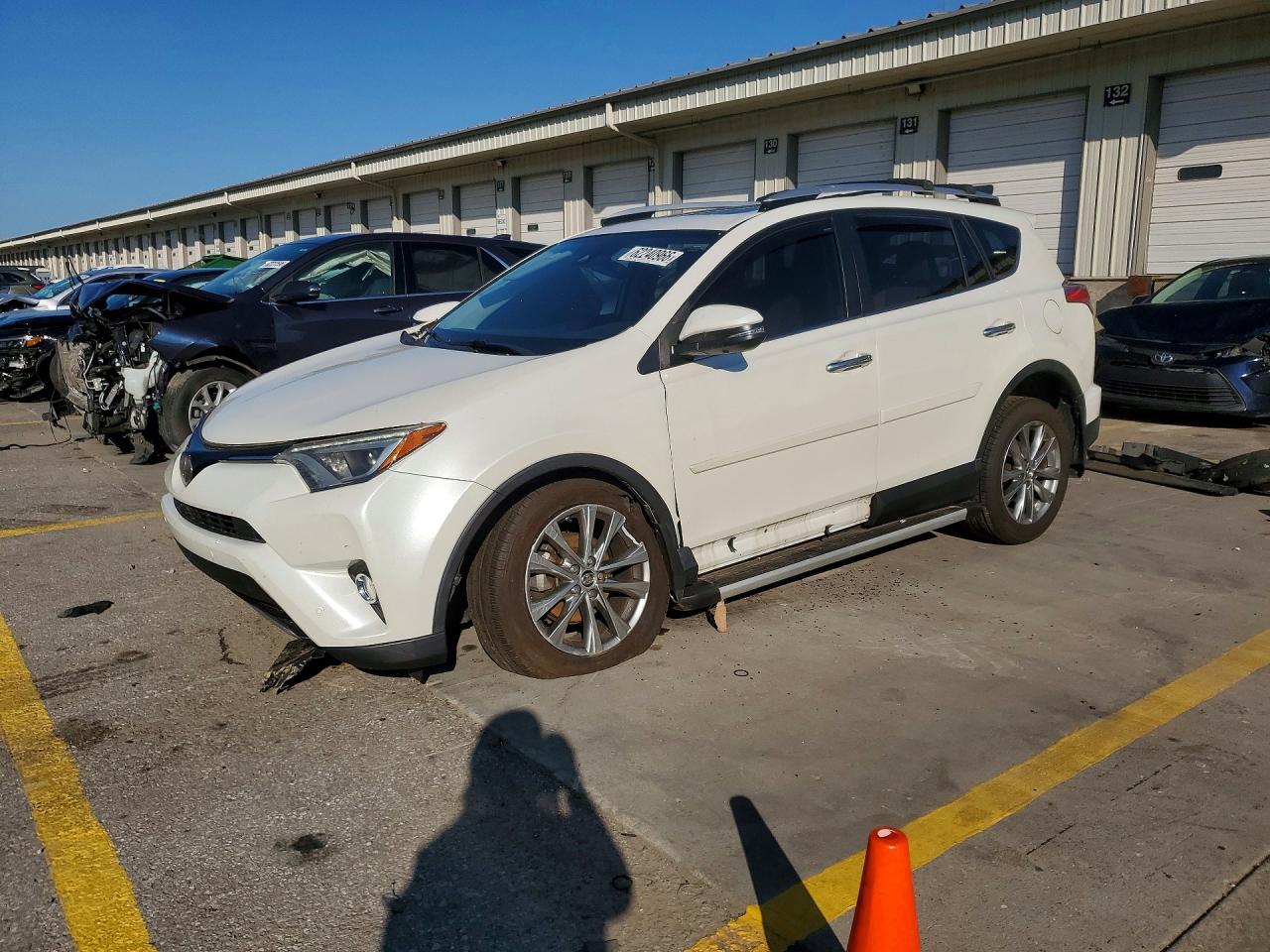 2016 TOYOTA RAV4 LIMITED | JTMDFREV4GJ070663 | UPCARS