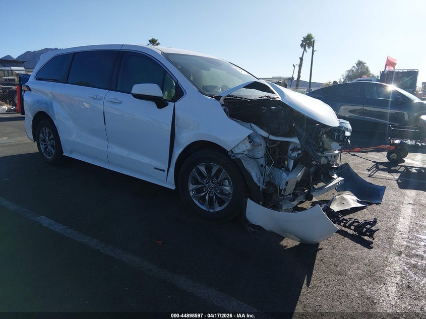 2021 TOYOTA SIENNA LE | 5TDKRKEC5MS034449 | UPCARS