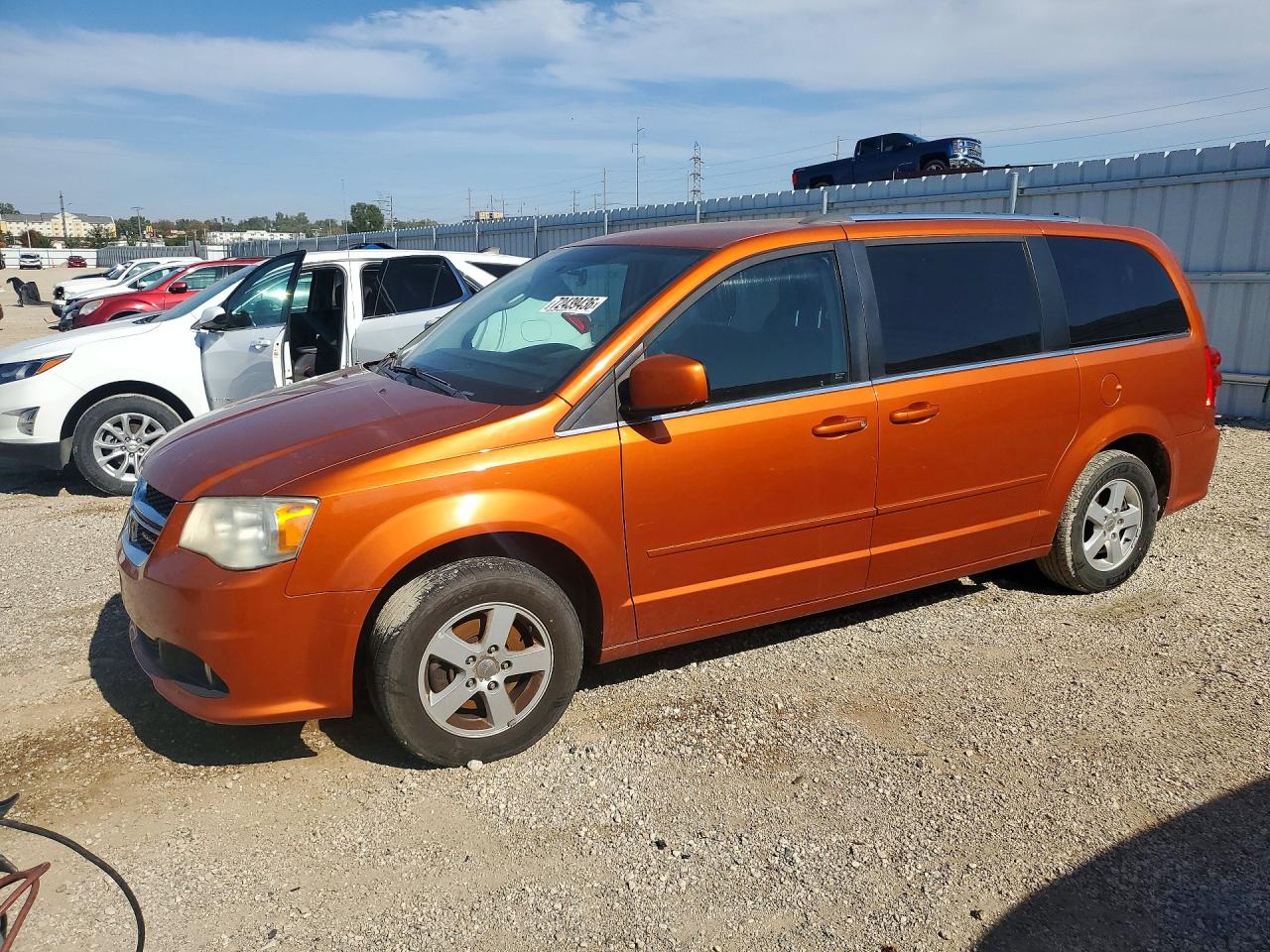 2011 DODGE CARAVAN CREW | 2D4RN5DG2BR751724 | UPCARS