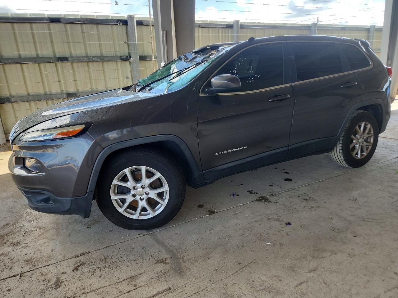 2015 JEEP CHEROKEE LATITUDE | 1C4PJLCB2FW589651 | UPCARS