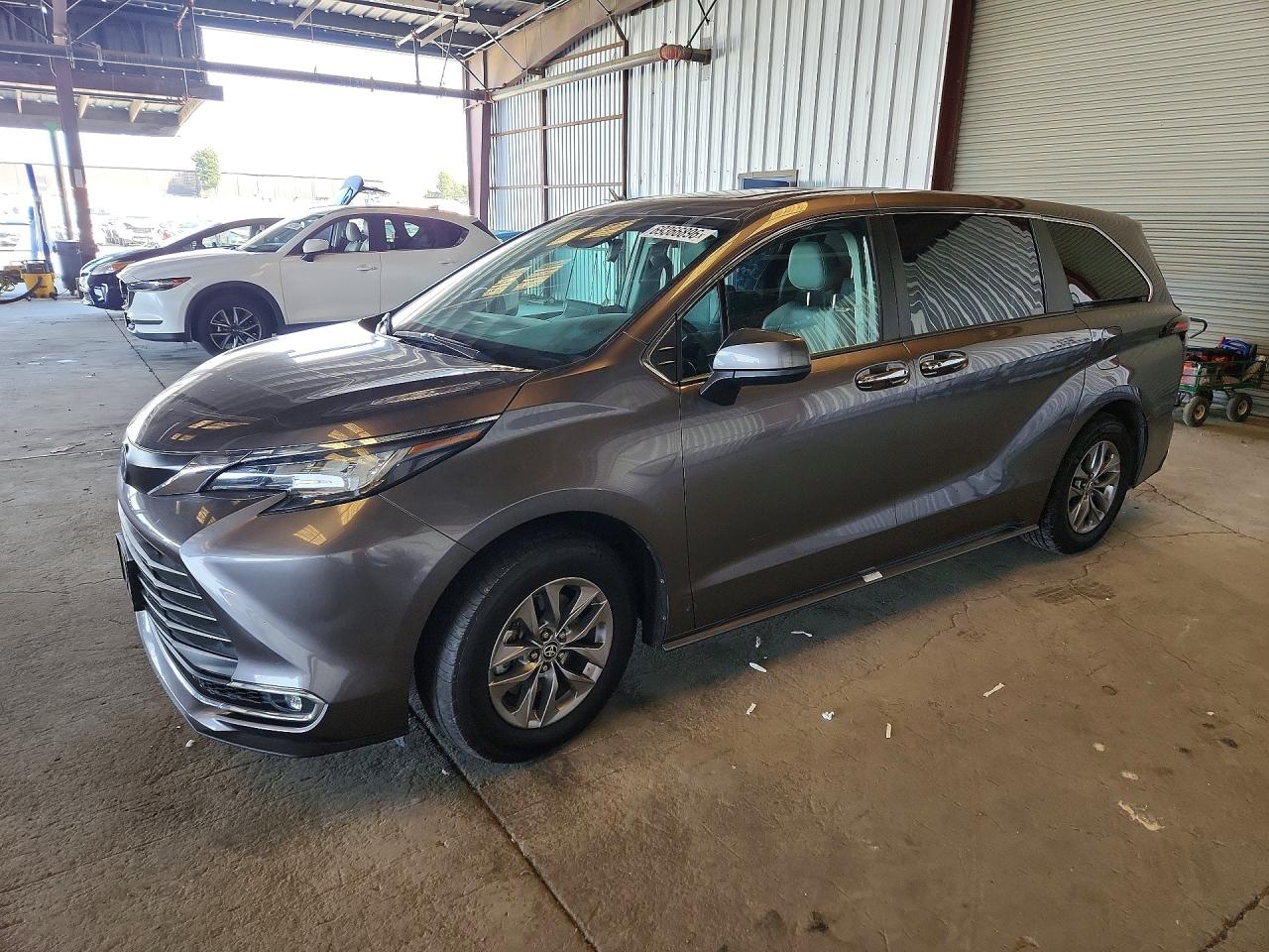 2023 TOYOTA SIENNA XLE | 5TDYRKEC6PS136843 | UPCARS