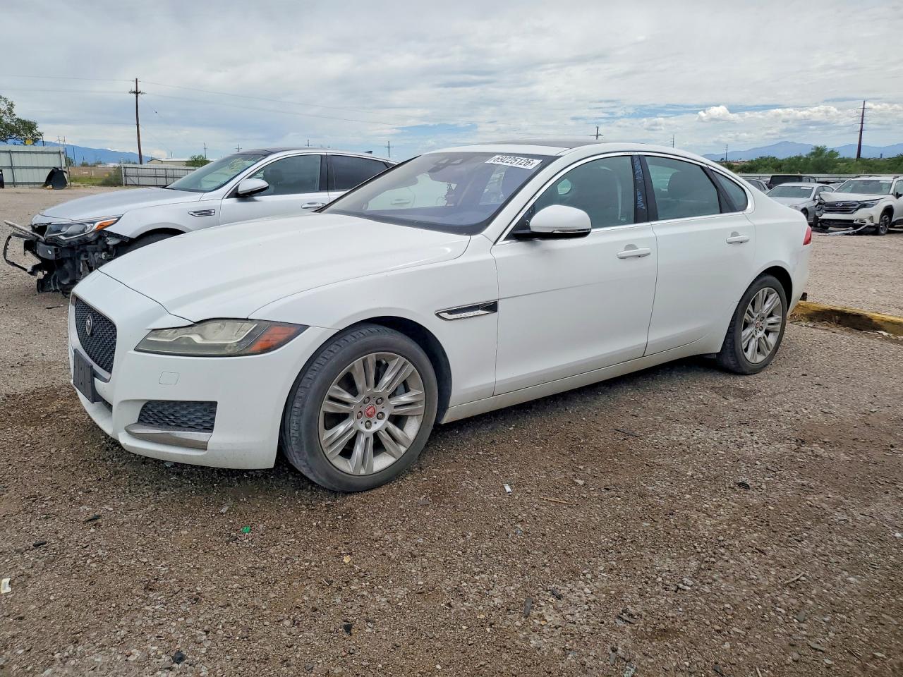 2017 JAGUAR XF PREMIUM | SAJBD4BVXHCY35581 | UPCARS