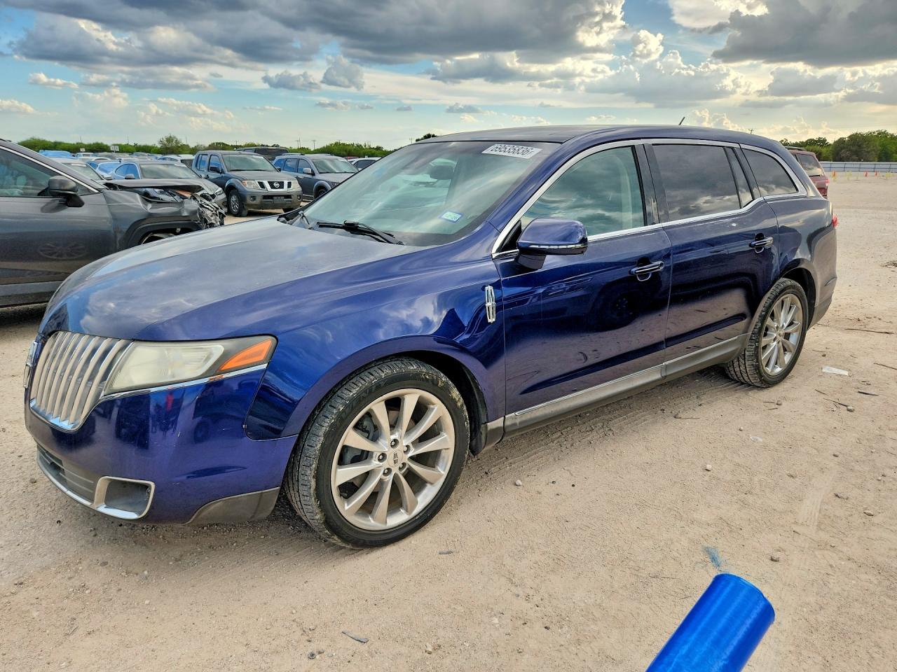 2011 LINCOLN MKT | 2LMHJ5AT7BBJ50209 | UPCARS