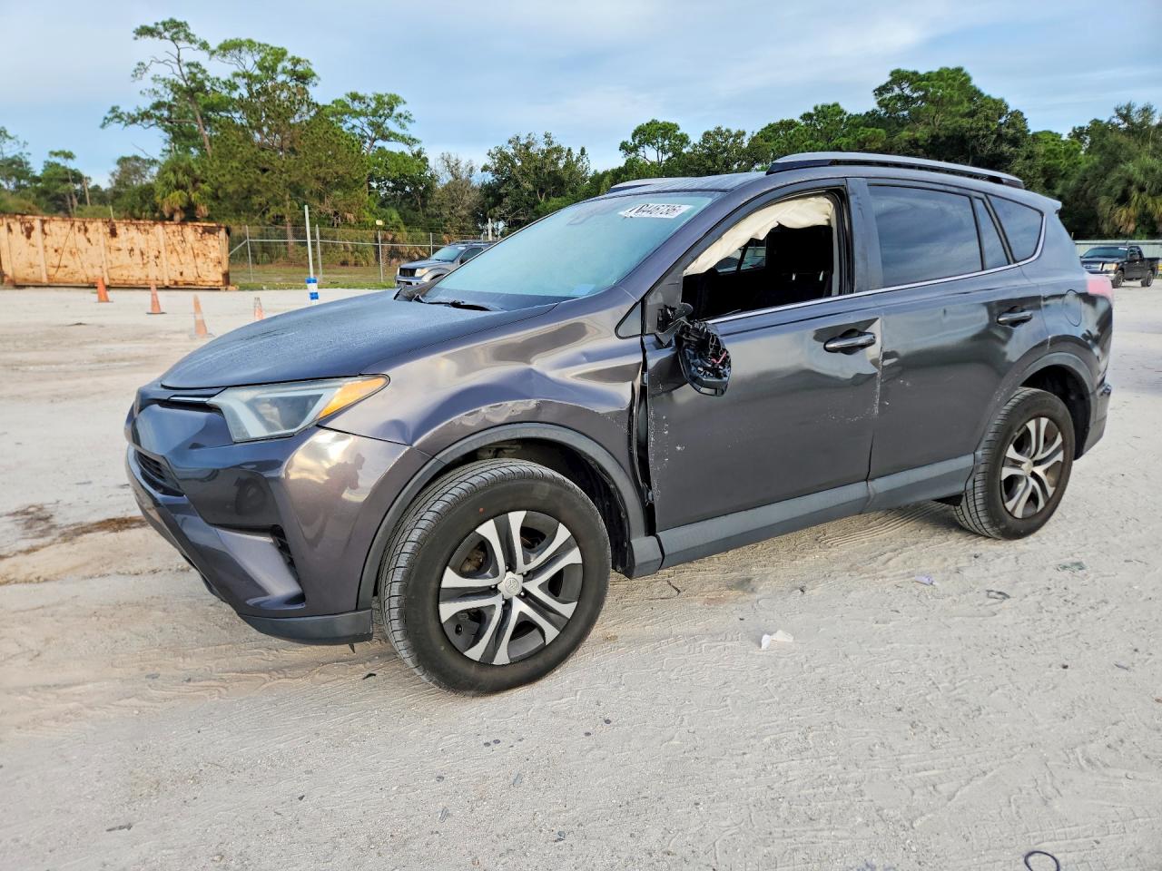 2018 TOYOTA RAV4 LE | JTMZFREV4JJ166080 | UPCARS
