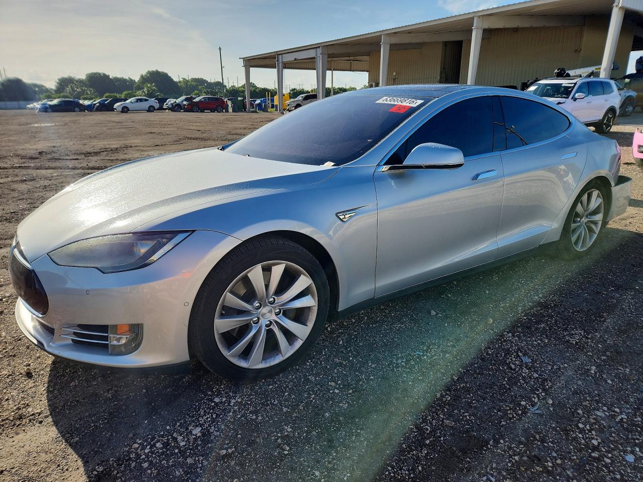 2016 TESLA MODEL S | 5YJSA1E27GF126275 | UPCARS