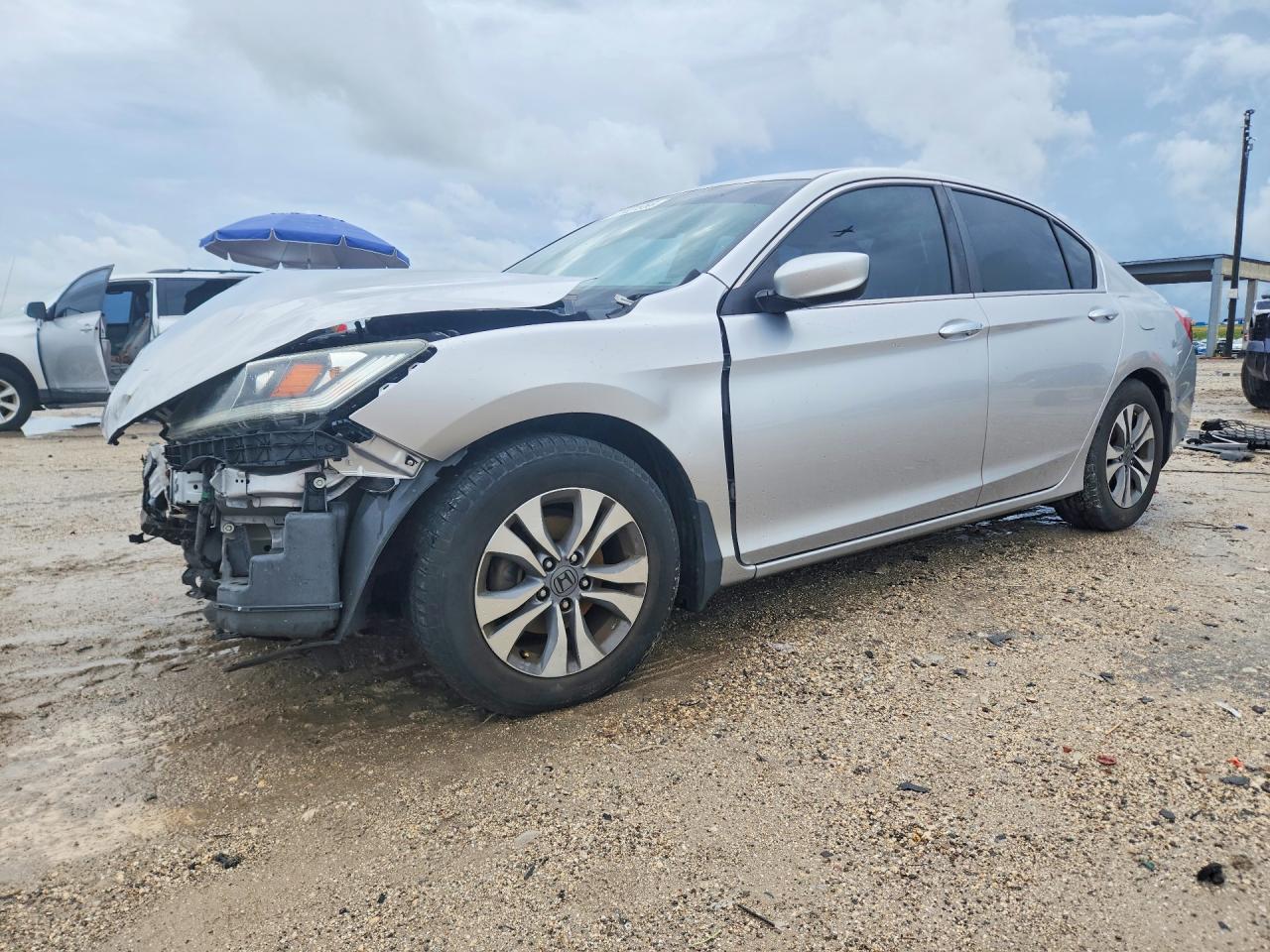 2015 HONDA ACCORD LX | 1HGCR2F39FA164612 | UPCARS