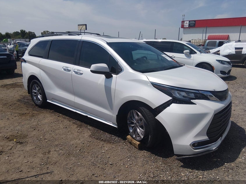 2022 TOYOTA SIENNA XLE | 5TDYRKECXNS118326 | UPCARS