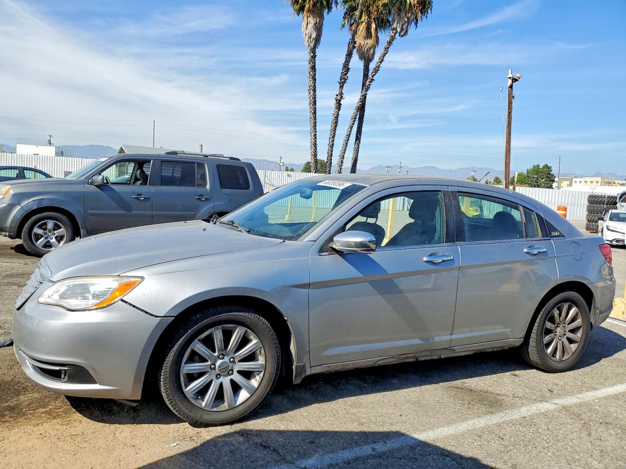 2013 CHRYSLER 200 LIMITED | 1C3CCBCG2DN573889 | UPCARS