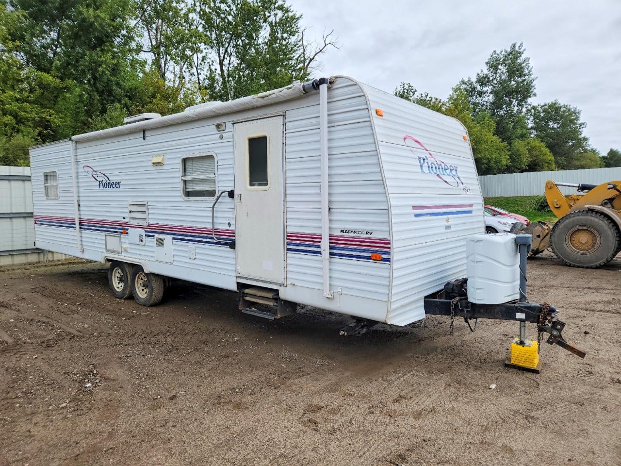 1999 FLEETWOOD PIONEER 2002  PIONEER CAMPER | 1EB1T282626001018 | UPCARS