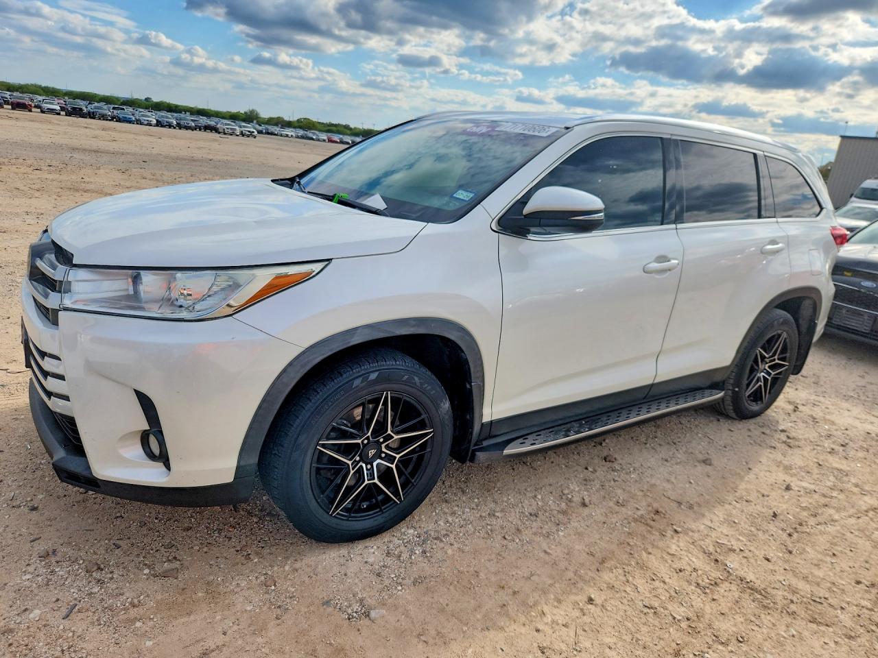 2019 TOYOTA HIGHLANDER XLE | 5TDKZRFH8KS333661 | UPCARS