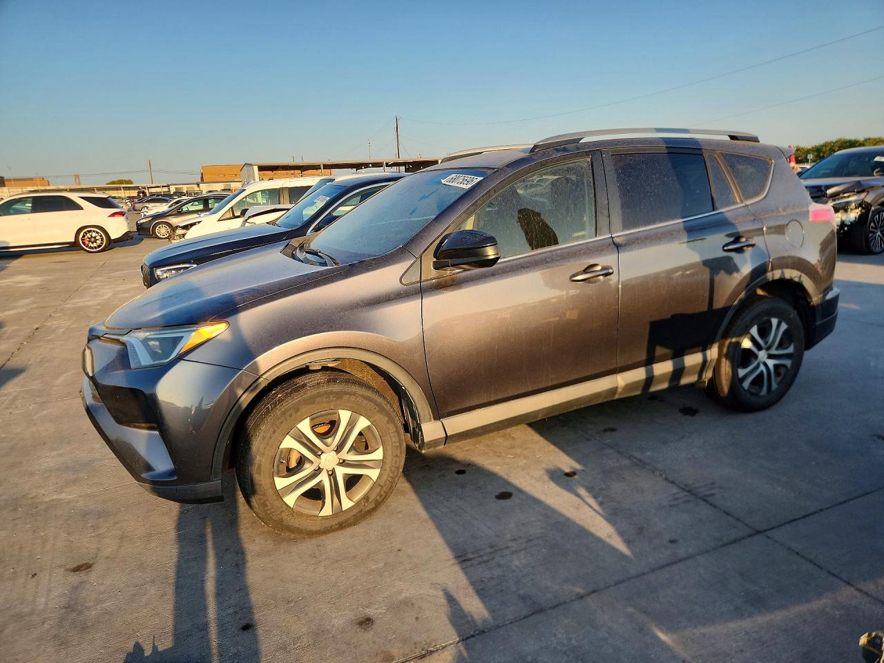 2018 TOYOTA RAV4 LE | JTMZFREV2JD129768 | UPCARS